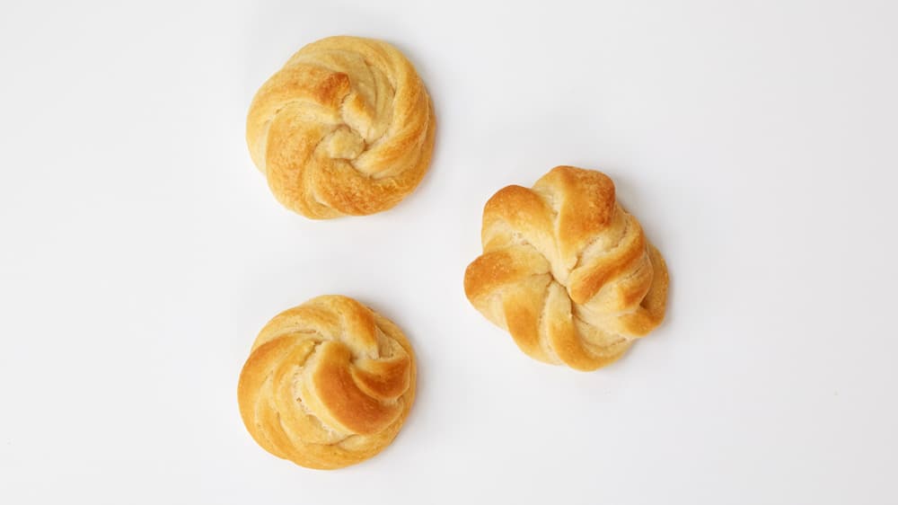 https://www.pillsbury.com/-/media/GMI/Core-Sites/PB/PB/Images/everyday-eats/breads/5-crazy-good-crescent-hacks/swirled-crescent-bun_00.jpg